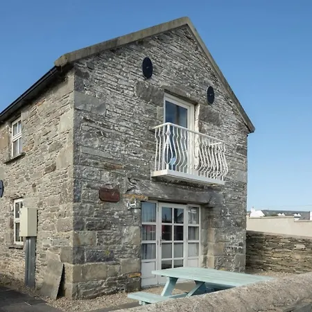 The Boathouse On The Atlantic Sea 度假居